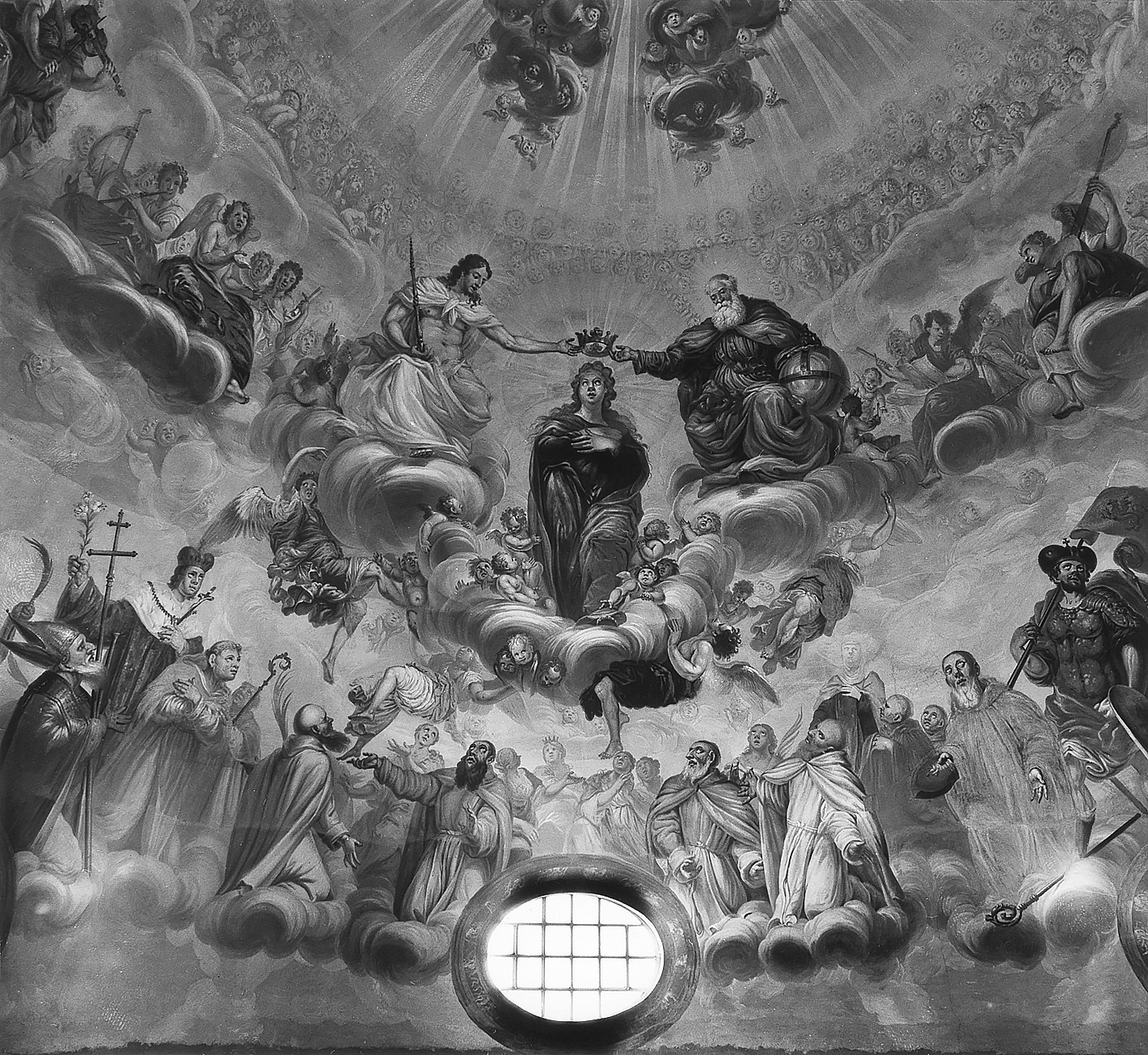 6 il. Švč. Mergelės Marijos vainikavimas danguje serafimų, cherubinų, muzikuojančių angelų ir šventųjų apsuptyje. Kupolo freska. Fot. Jonas Šaparauskas. 1988 m.