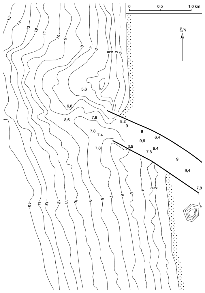 3 pav. Jūros priekrantės dugno reljefas ties Klaipėdos uostu 1947 m. (sudaryta panaudojus 1955 m. jūrlapį „Klaipėdos uostas ir prieigos prie jo“ М 1:15000; 1947 m. gylių matavimų duomenys). Plane išryškėja susidariusios barinės seklumos, kai uostas nebuvo aktyviai valomas nuo nešmenų / Fig. 3. The sea nearshore bottom topography at the approach to the Harbor of Klaipėda in 1947 (compiled after the 1955’ chart “The Klaipėda Harbor and its Approaches” М 1:15000, according to the depth measurements in 1947). The bars formed when the harbor bottom had not been dredged are seen in the plan