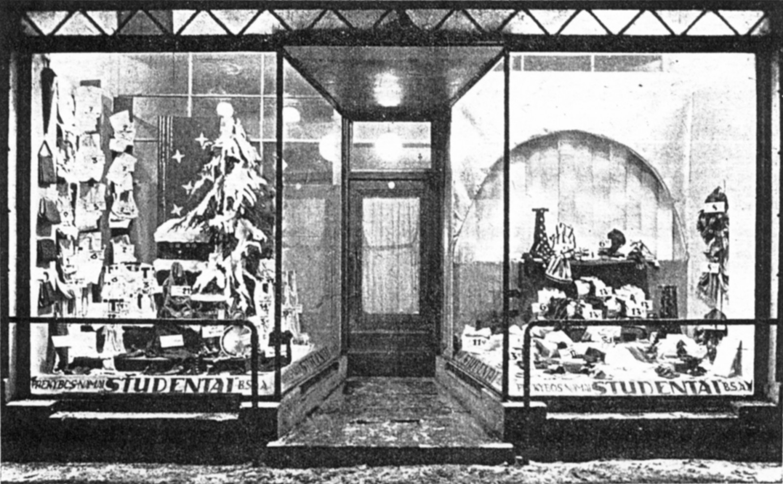 5 il. Prekybos namų „Studentai“ kalėdinė vitrina ([I]Naujoji Romuva[/I], 1938, nr. 1–2)